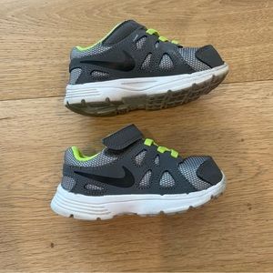Nike Revolution 2 Gray/Lime Shoes Infant Toddler Size 7c (555084-019)